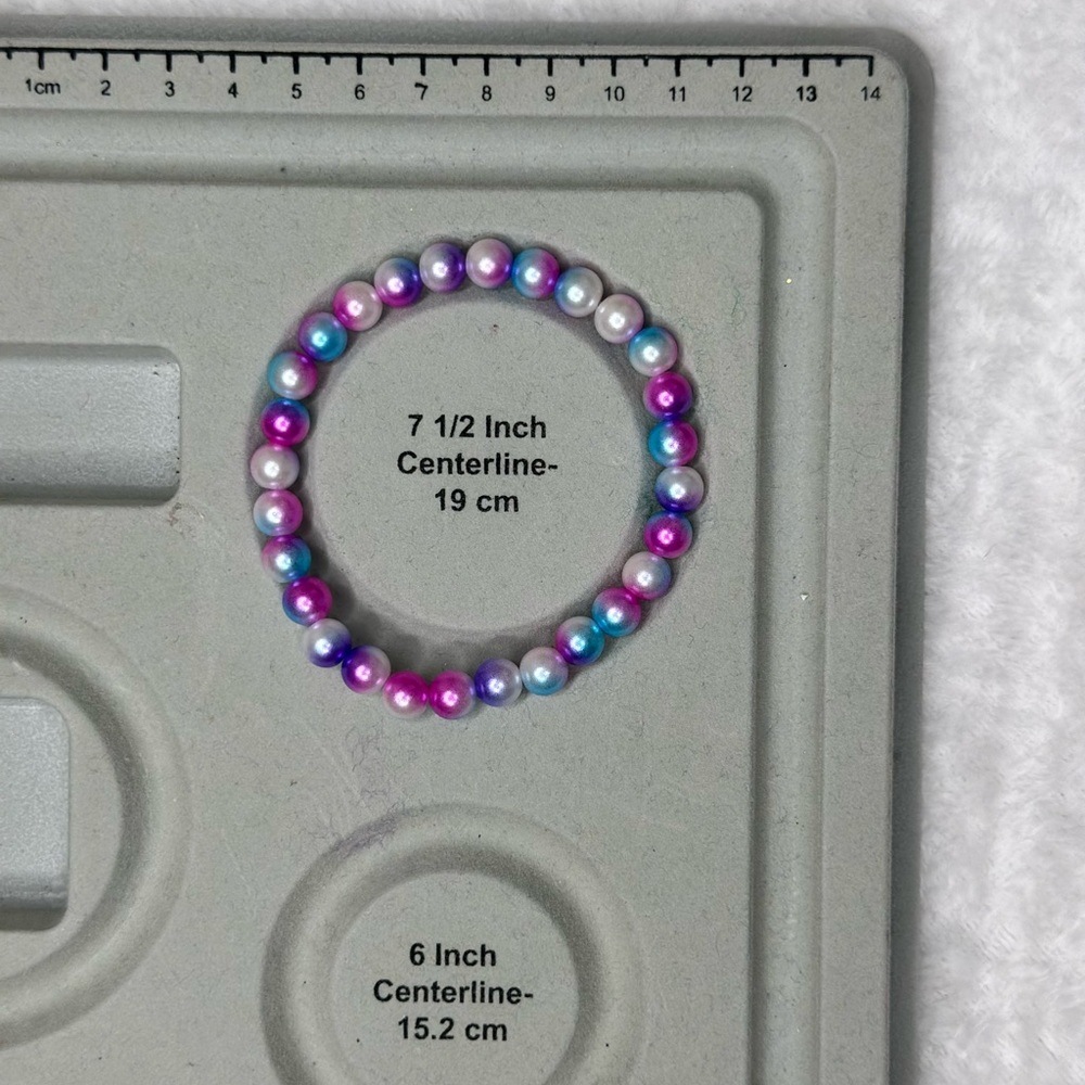 New handmade multiple color ladies bracelet.